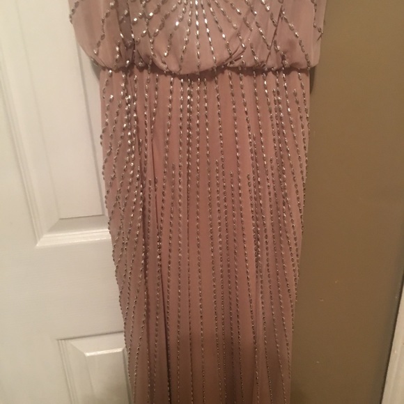 Elegant dress - Picture 6 of 8